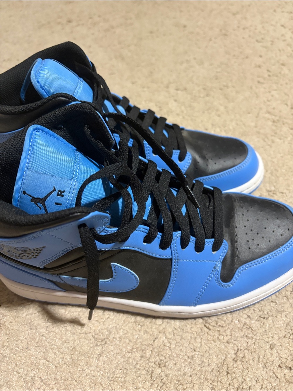 Men’s Size 9 Jordan Mid Sneakers in Blue and Black